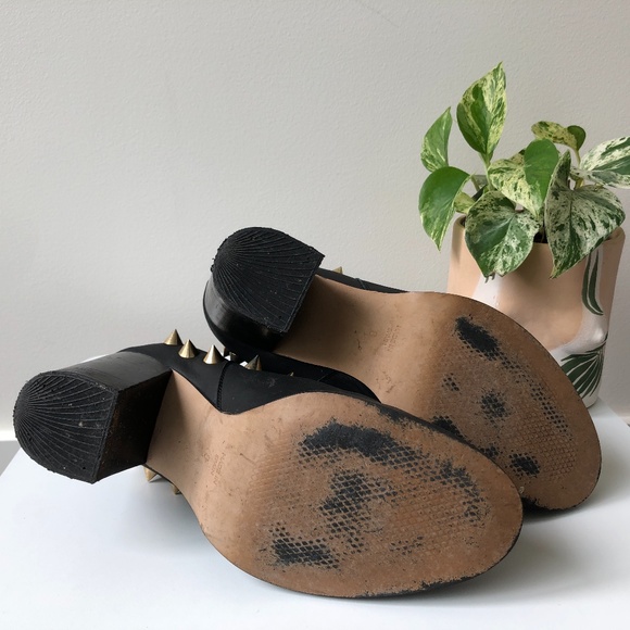 BLACK GOLD STUDDED BOOTS - Picture 7 of 7